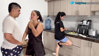 Bibi India mendapat hubungan intim anal oleh saudara ipar sambil membersihkan dapur - pantat besar latina dalam hd buatan sendiri