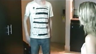 Tabu dewasa berusia 18 tahun anak tiri mani muncrat di dalam ibu tirinya yang bercerai dan seksi sementara tidak ada seorang pun di rumah sepong pantat besar payudara besar