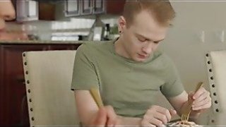 Jika saya bisa cum di cangkir itu, apakah saya bisa bercinta dengan saudara tiri saya E7H