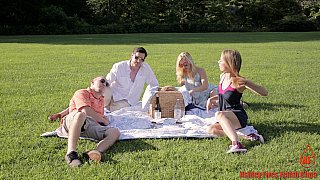 Picnic turns into a long-lusting cock-sucking fairy show
