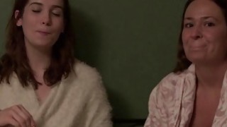 Cukup Elexis Monroe dan MILF Kasey Warner bersenang-senang menjilati vagina