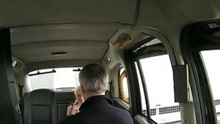 Busty amatir penumpang pirang ass terbentur oleh pengemudi penipuan