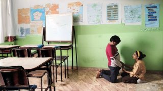 Gadis Sekolah Indian Panas 18yo kacau keras di kelas - desi remaja berseragam